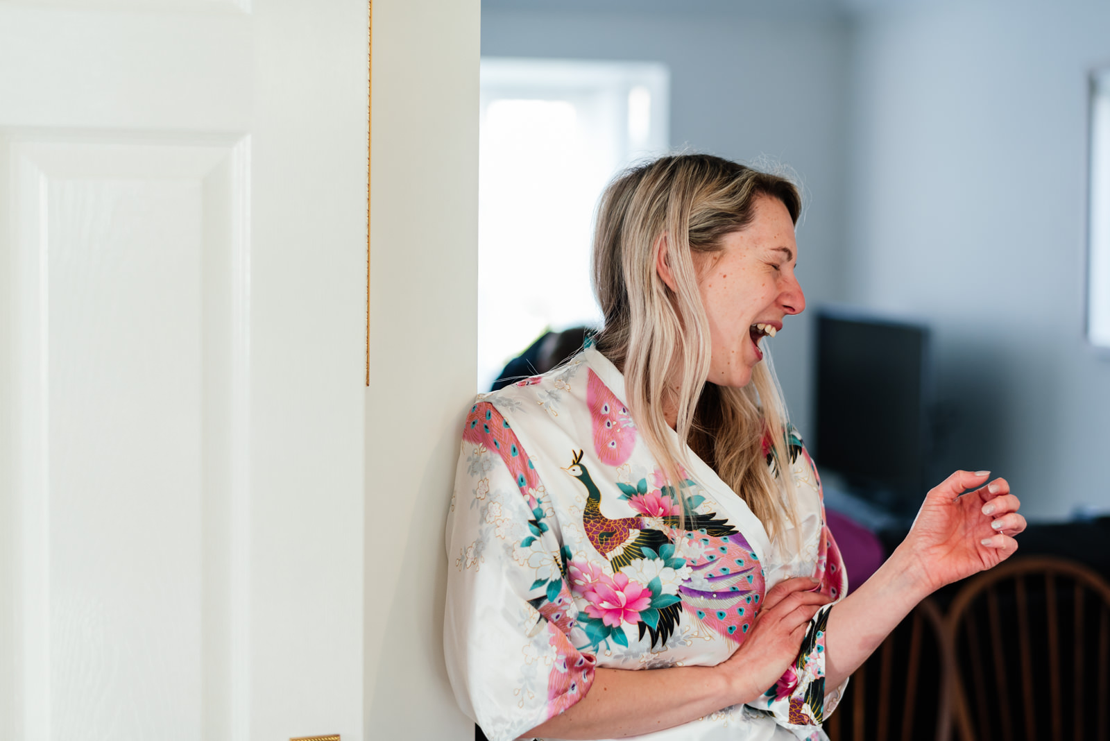 bride singing on her wedding day morning