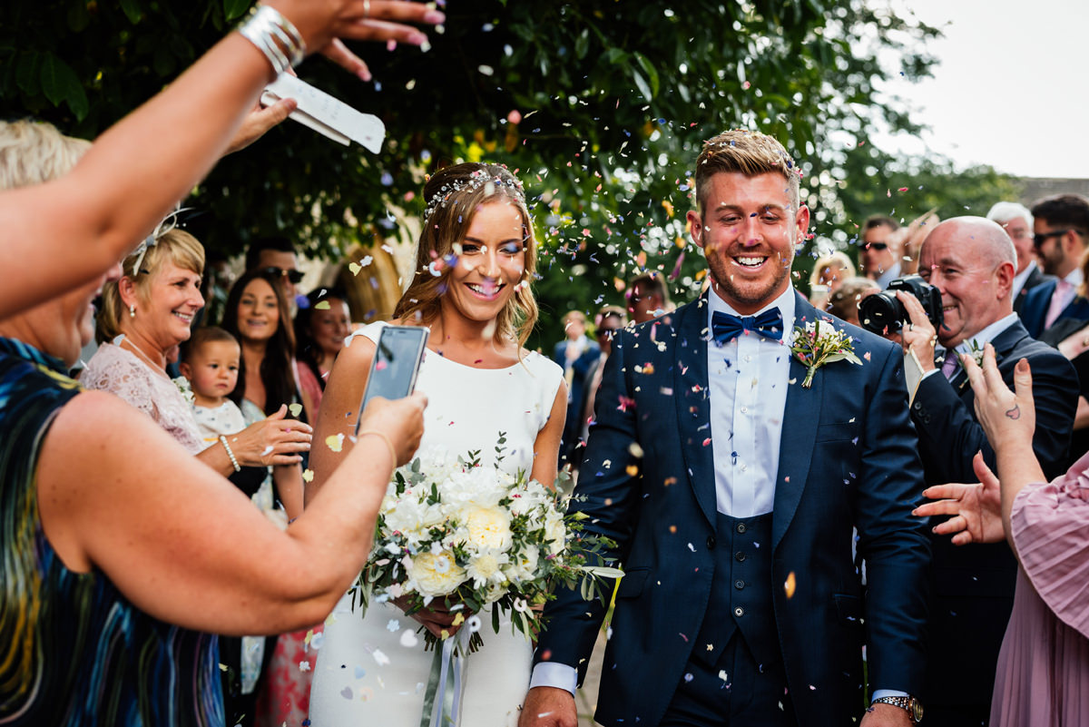 confetti bride and groom