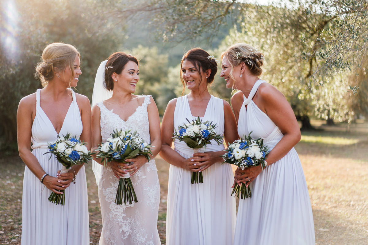 bride and her bridesmaids group photo