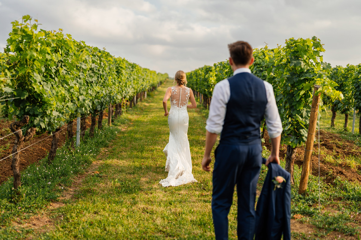 Bride running through the vineyards of the Dordogne